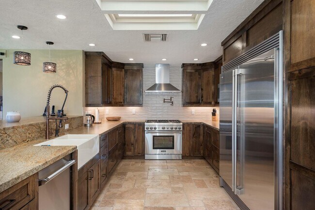 Building Photo - 5 Briarcliff Ct