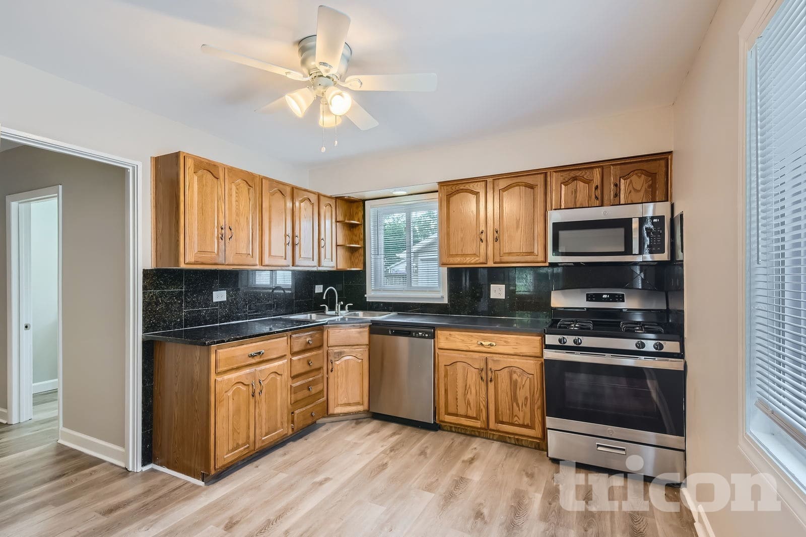 Building Photo - 612 W James St