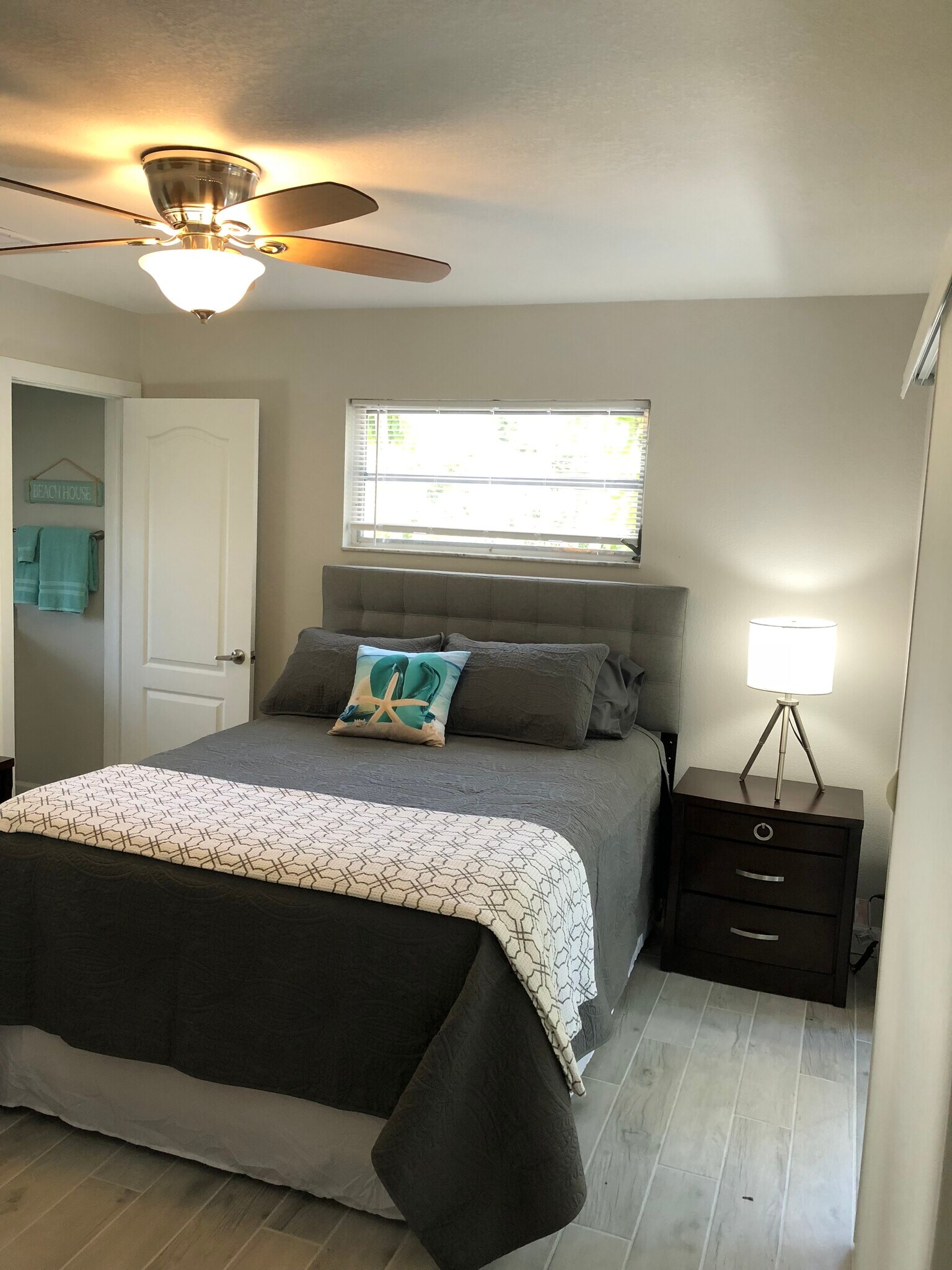 Building Photo - 7006 Midnight Pass Rd