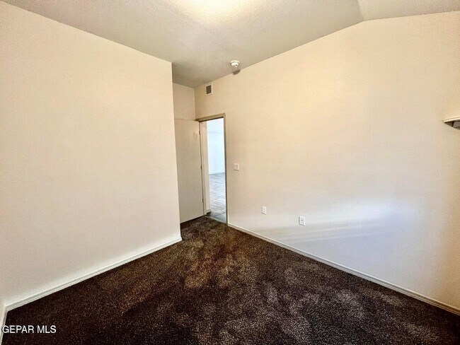 Building Photo - 10148 Red Vly