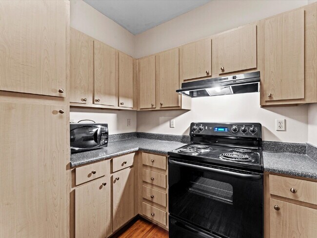 Building Photo - 704 Bristol Village Dr