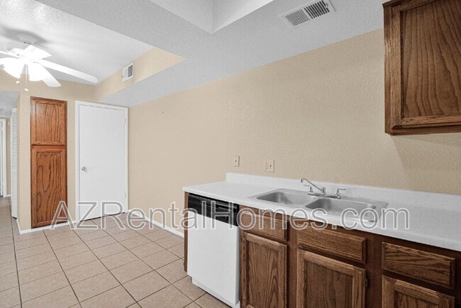 Building Photo - 1075 E Chandler Blvd