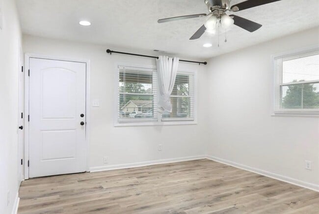 Building Photo - 3202 Periwinkle Dr