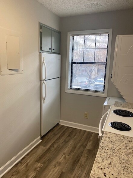 Building Photo - 210 Appleby Dr