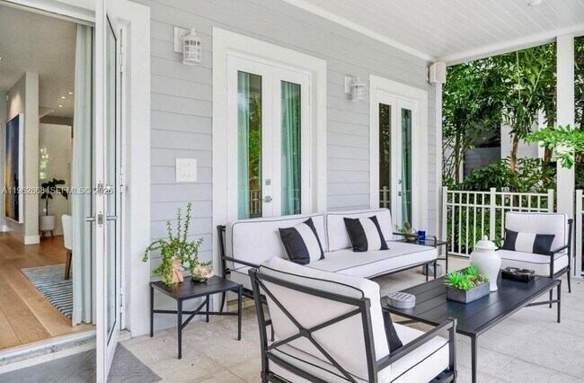 Building Photo - 745 NE 77th St