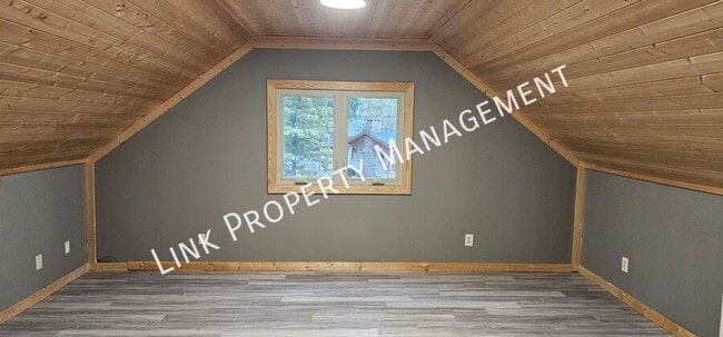 Building Photo - Exceptional 5-Bedroom Home with Luxury Out...