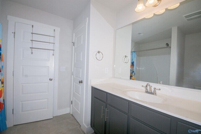 Building Photo - 28 Silky Oak Cir SW
