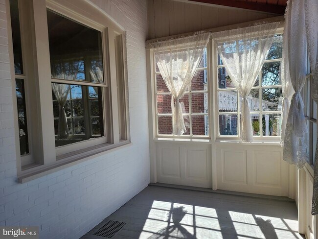 Building Photo - 524 Washington St