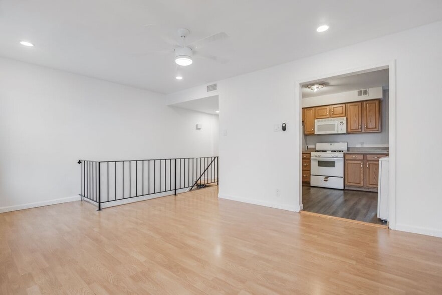 Building Photo - 814 11th St NE