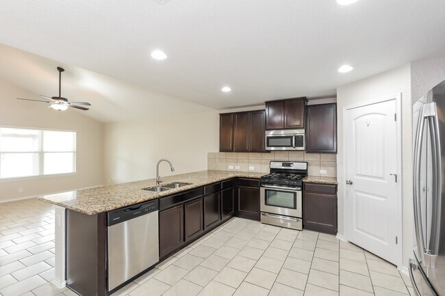 Building Photo - 8813 Palmetto Falls
