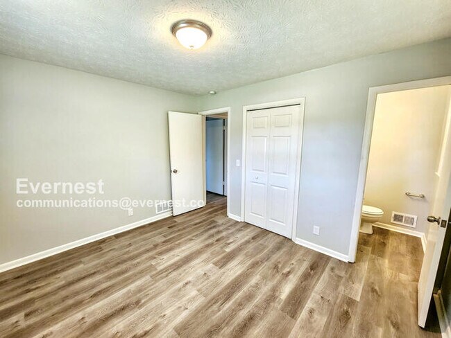 Building Photo - Lovely 3-Bedroom Home with Carport / Pet-F...