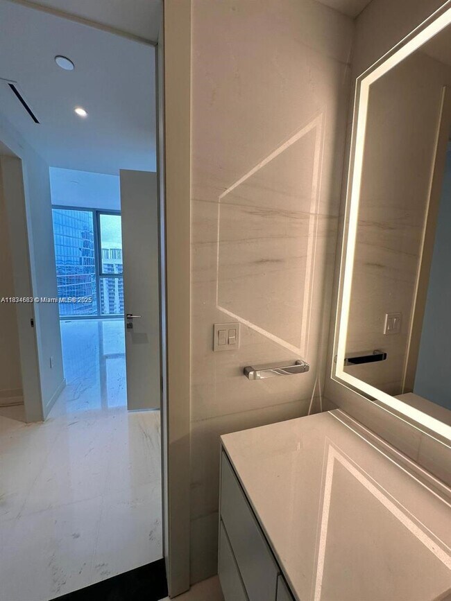 Building Photo - 300 Biscayne Blvd Way