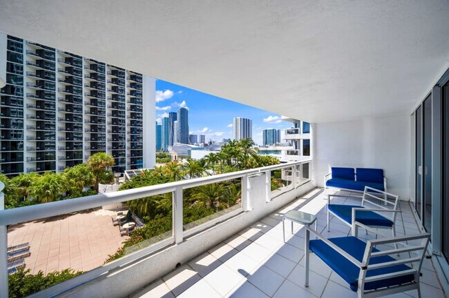 Building Photo - 1717 N Bayshore Dr