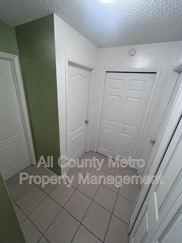 Building Photo - 2539 Ridgewood Ave