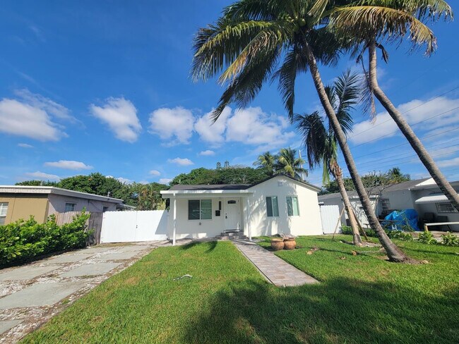 Primary Photo - 2207 Taft St