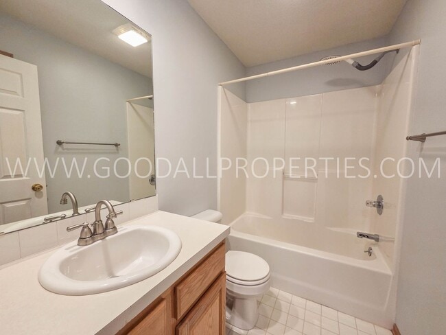 Building Photo - Spacious Townhome in Clive | 2 Bed + 2.5 Bath with Garage