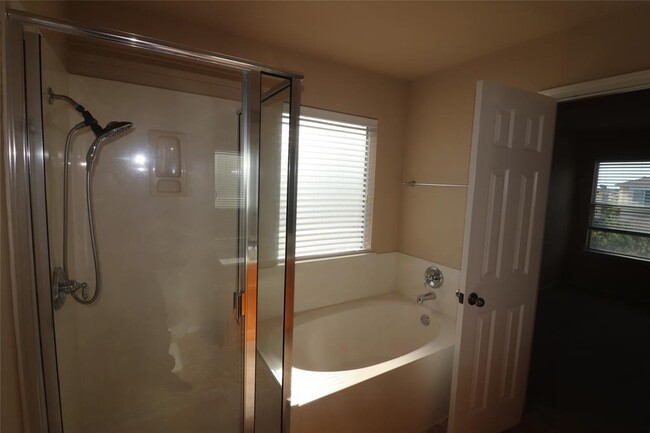 Building Photo - 1012 Gentry Dr