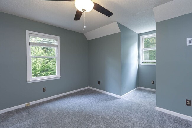 Building Photo - 3 Bed 2 Bath near Lake Jeanette