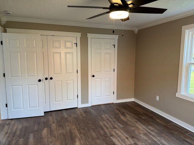 Building Photo - 516 Claremoor Ave