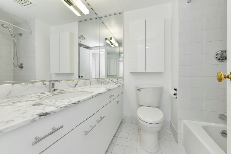 Building Photo - 220 Boylston St