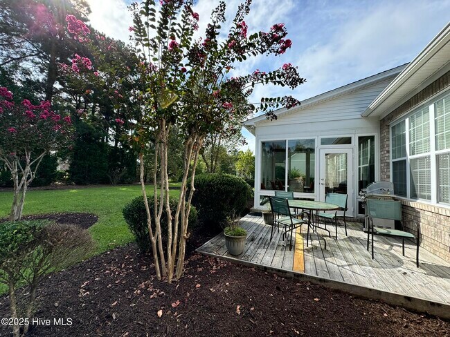 Building Photo - 1105 Wyland Ct