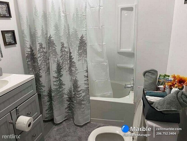 Building Photo - 3 br, 1 bath House - 1451 Montcalm St