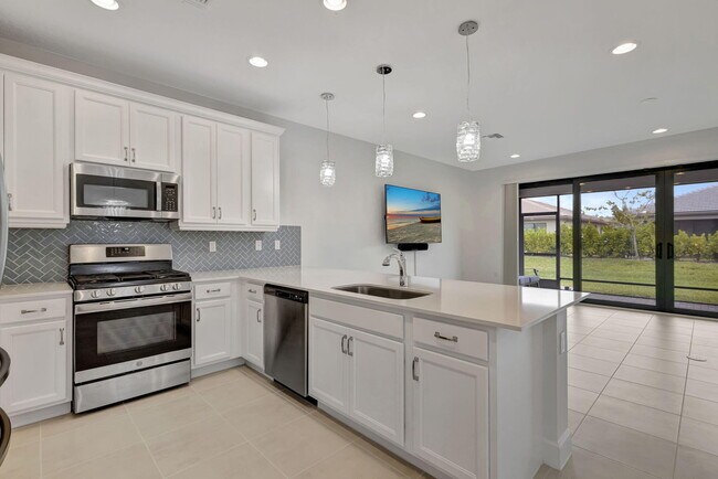 Building Photo - 12557 SW Rain River Dr
