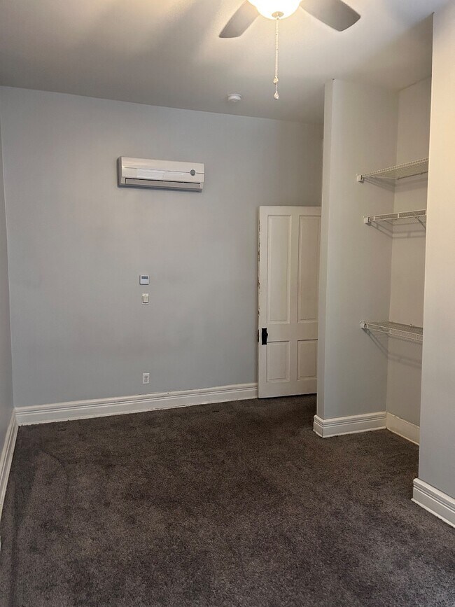 Building Photo - 30 W Court - Unit 204