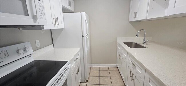 Building Photo - 333 S Osceola St