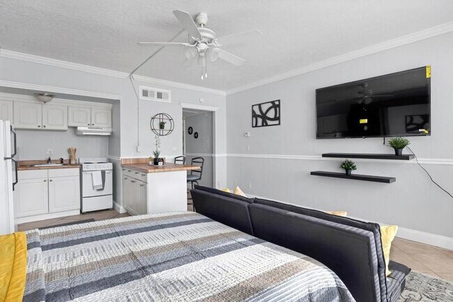 Building Photo - 311 W Ashley St