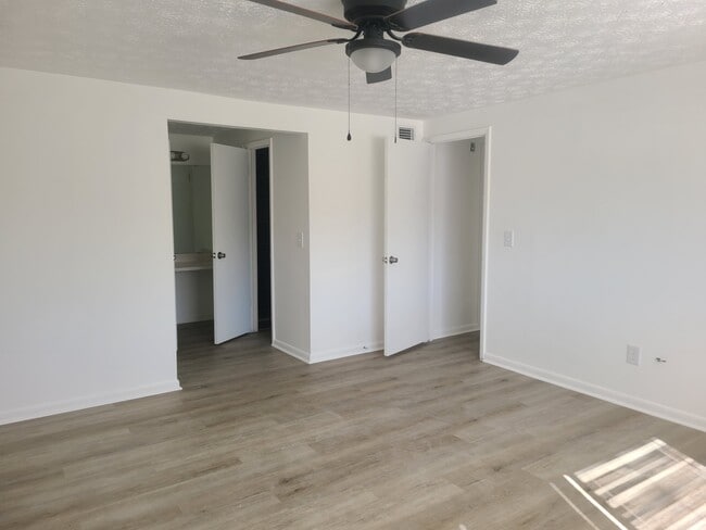 Building Photo - 6945 Cinderella Rd