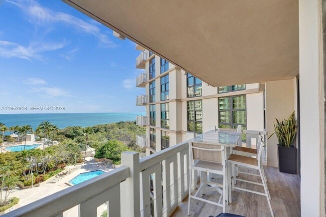 Building Photo - 1121 Crandon Blvd