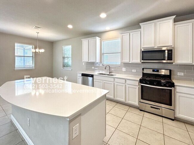 Building Photo - 4-Bedroom Home with Modern Comforts Near S...