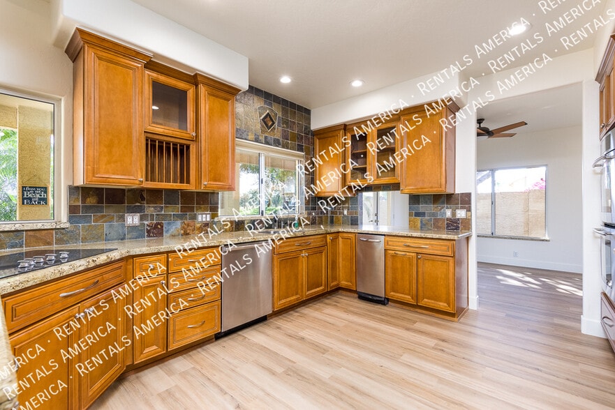 Building Photo - 2342 W Hemlock Ct