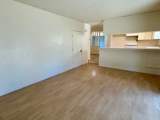 Building Photo - Beautiful Home in Great Neighborhood! Avai...