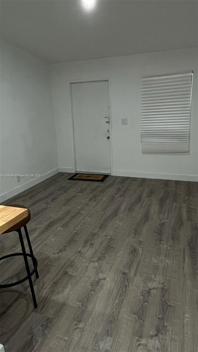 Building Photo - 413 NE 8th St