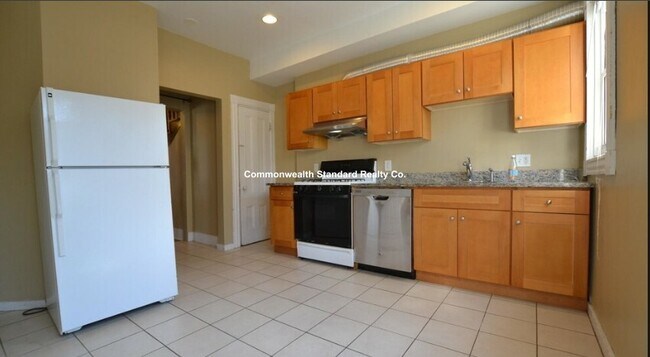 Building Photo - 4 Haskell St