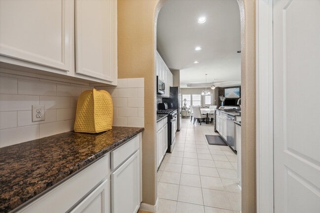 Building Photo - 919 E Tide Bay Cir