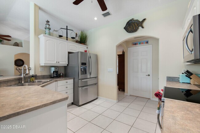 Building Photo - 15 Coolidge Ct