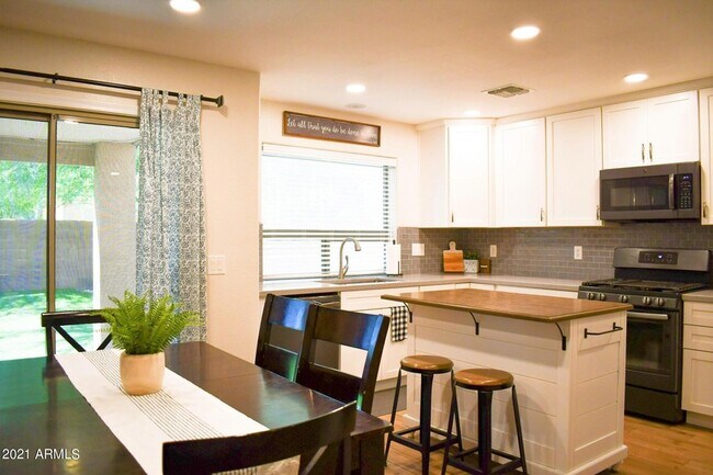 Building Photo - 28324 N 25th Ave