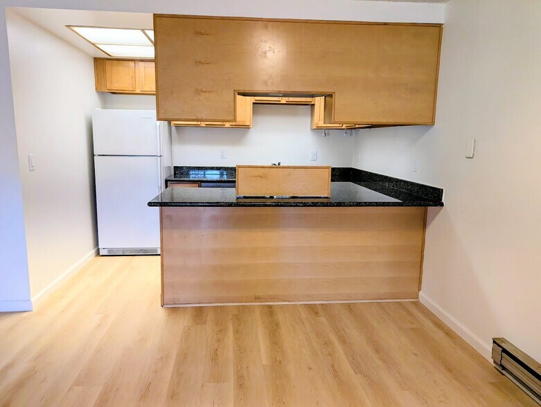 Building Photo - 398 Parrott St