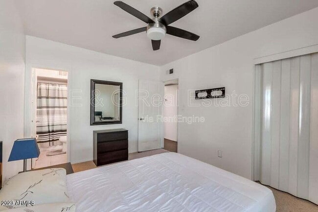 Building Photo - 525 N May