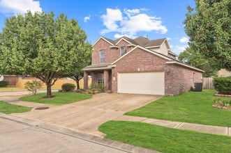 Building Photo - 10003 Lynette Falls Dr