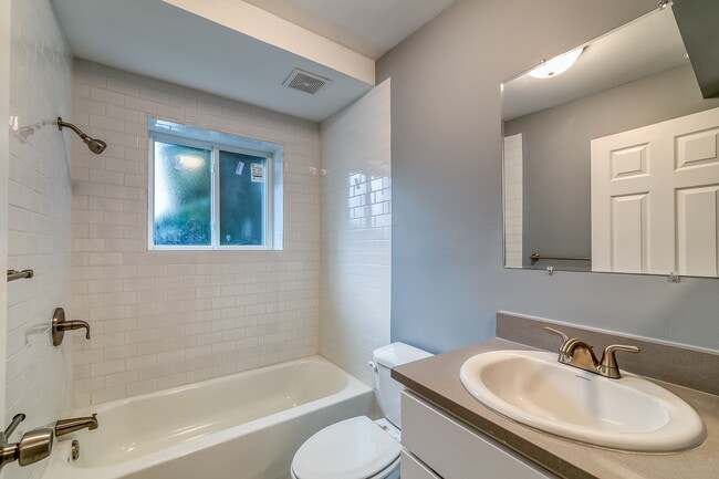 1930 Woodslea Dr_33 - Country Club Manor Apartments