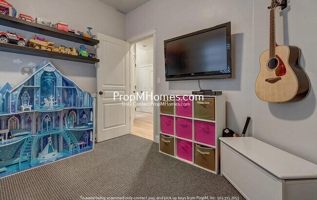 Building Photo - Luxury Four Bedroom Home in King City!