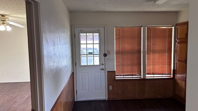 Building Photo - 2 Bedroom/2 Bathroom Duplex