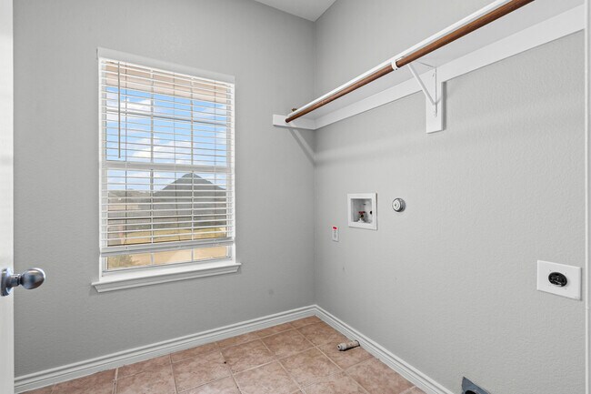 Building Photo - 12404 Pinestraw Rd