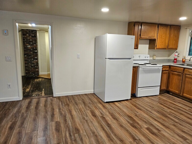 View4 of Eat-in Kitchen - 132 Hinesburg Rd