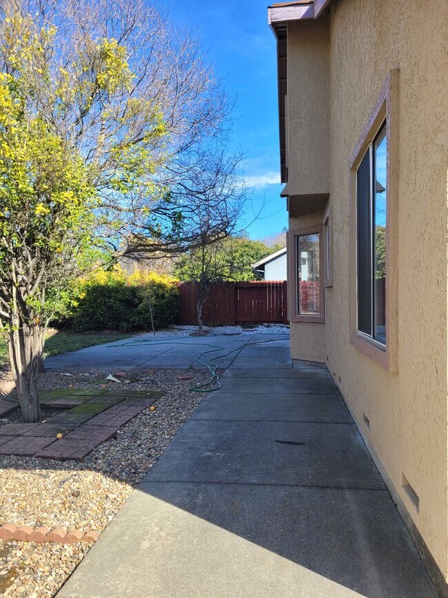 Building Photo - 745 Monte Carlo Dr