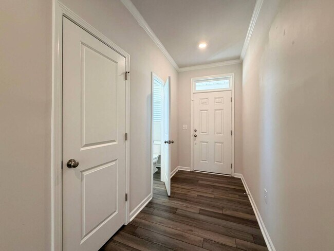 Building Photo - 400 Hazy Hls Ln